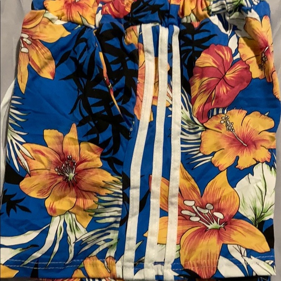 Two- Piece Short Set - Picture 6 of 9